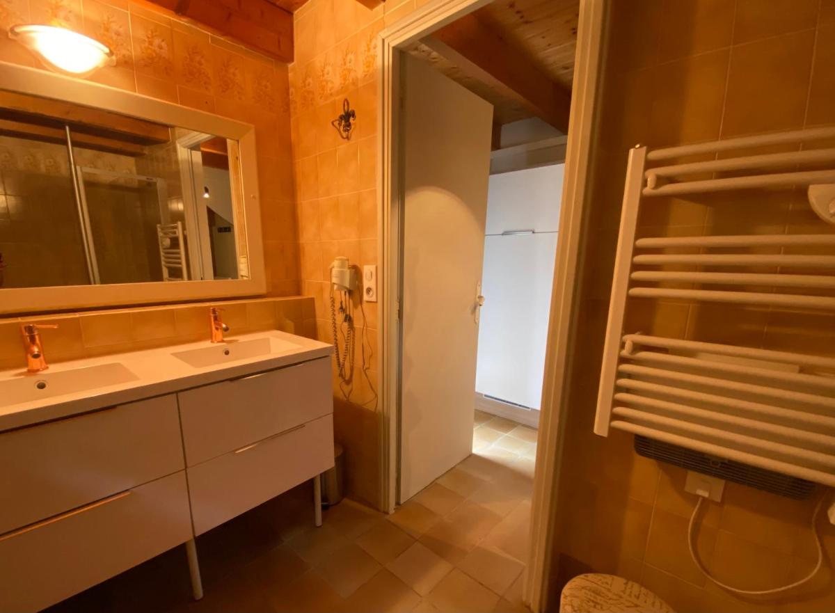Salle de bains dans l'établissement Les Moulins Du Duc ÉCOLODGE