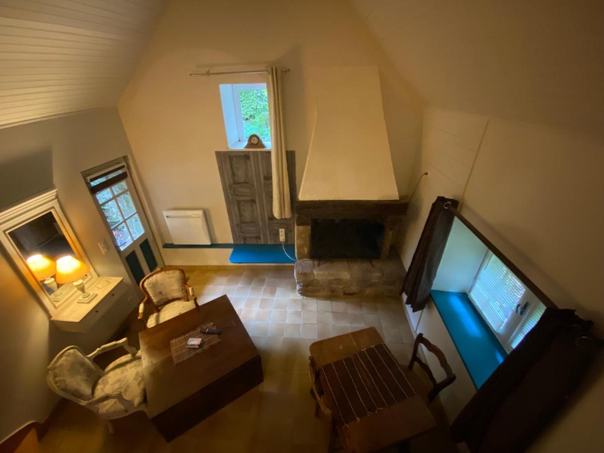 Télévision ou salle de divertissement dans l'établissement Les Moulins Du Duc ÉCOLODGE