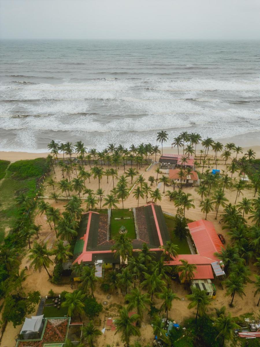 C Roque Beach Resort - Housity