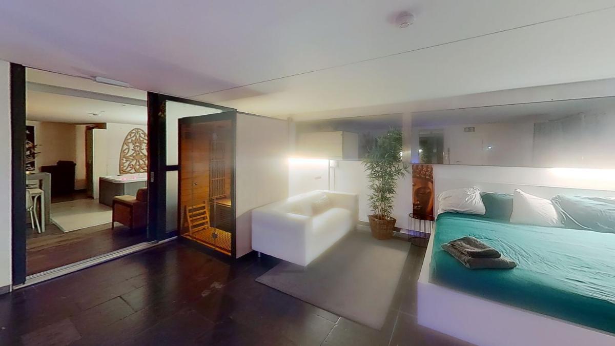 Suitetrails - nice and cosy place with jacuzzi and sauna to relax in the centre of antwerp
