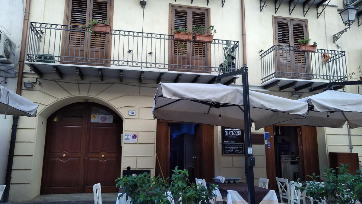 Cassari UpArtments - Housity