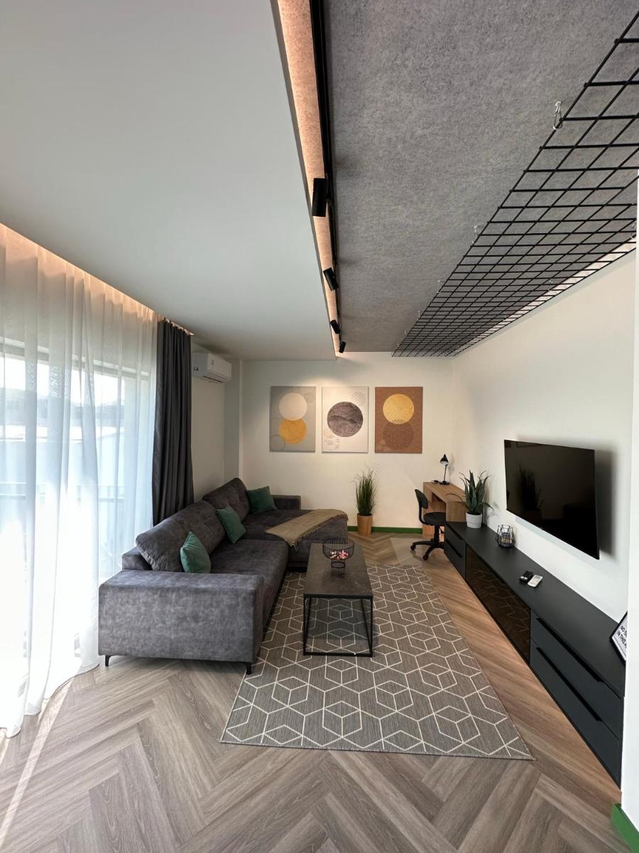 Luxury by The Lake Ap 28 - Housity