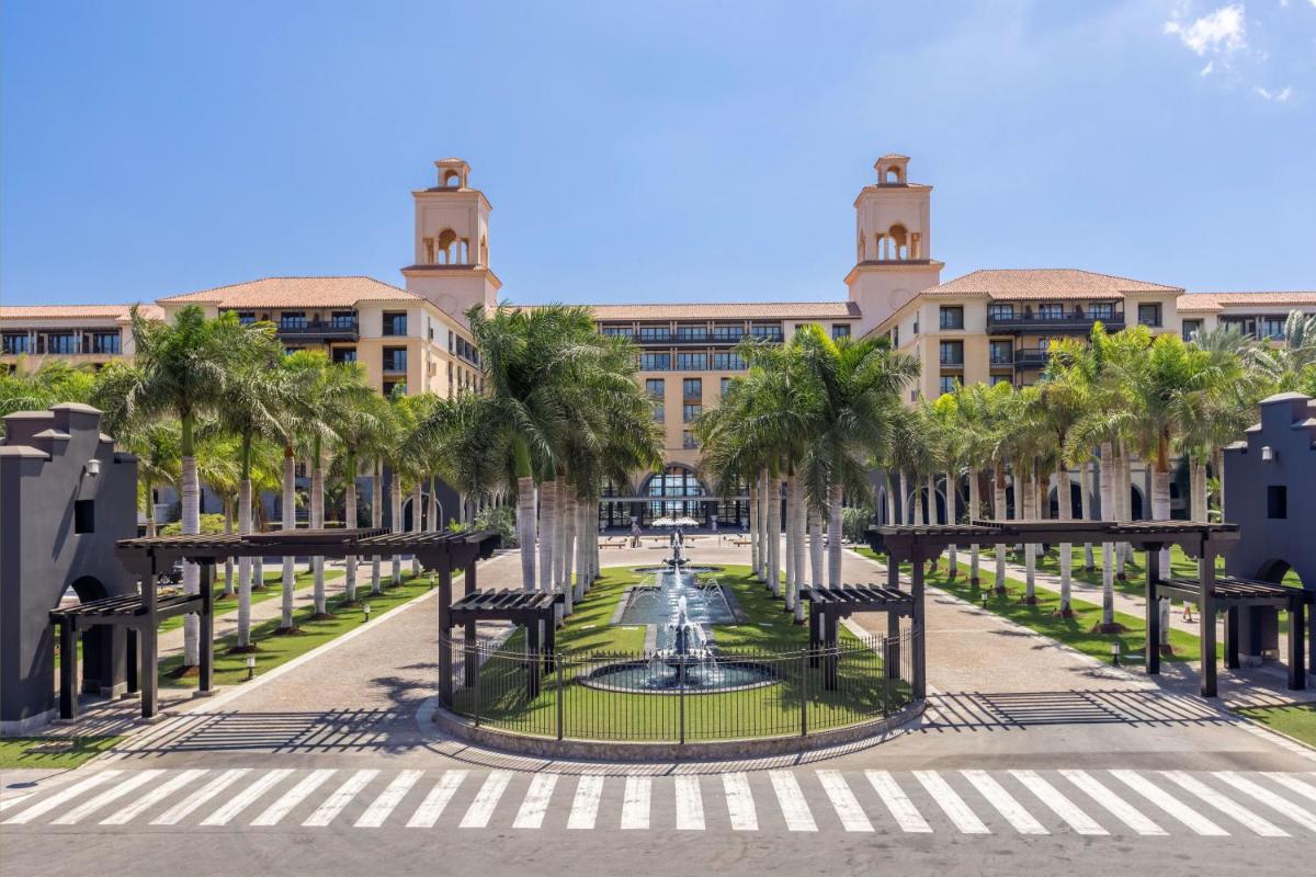 Jardín al aire libre en Unique Club at Lopesan Costa Meloneras Resort