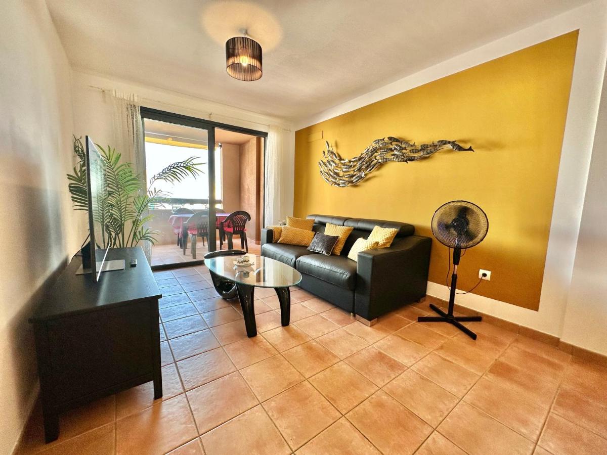 Black Rock Apartment - Housity