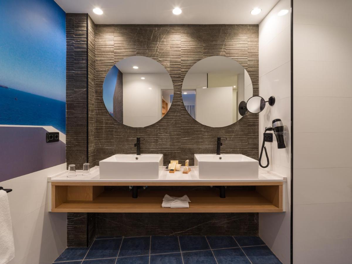 Un baño de Hotel Mirador Papagayo by LIVVO