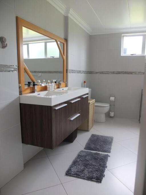 Korsmans Retreat - Large Modern Self-Catering Flat - Hizvo