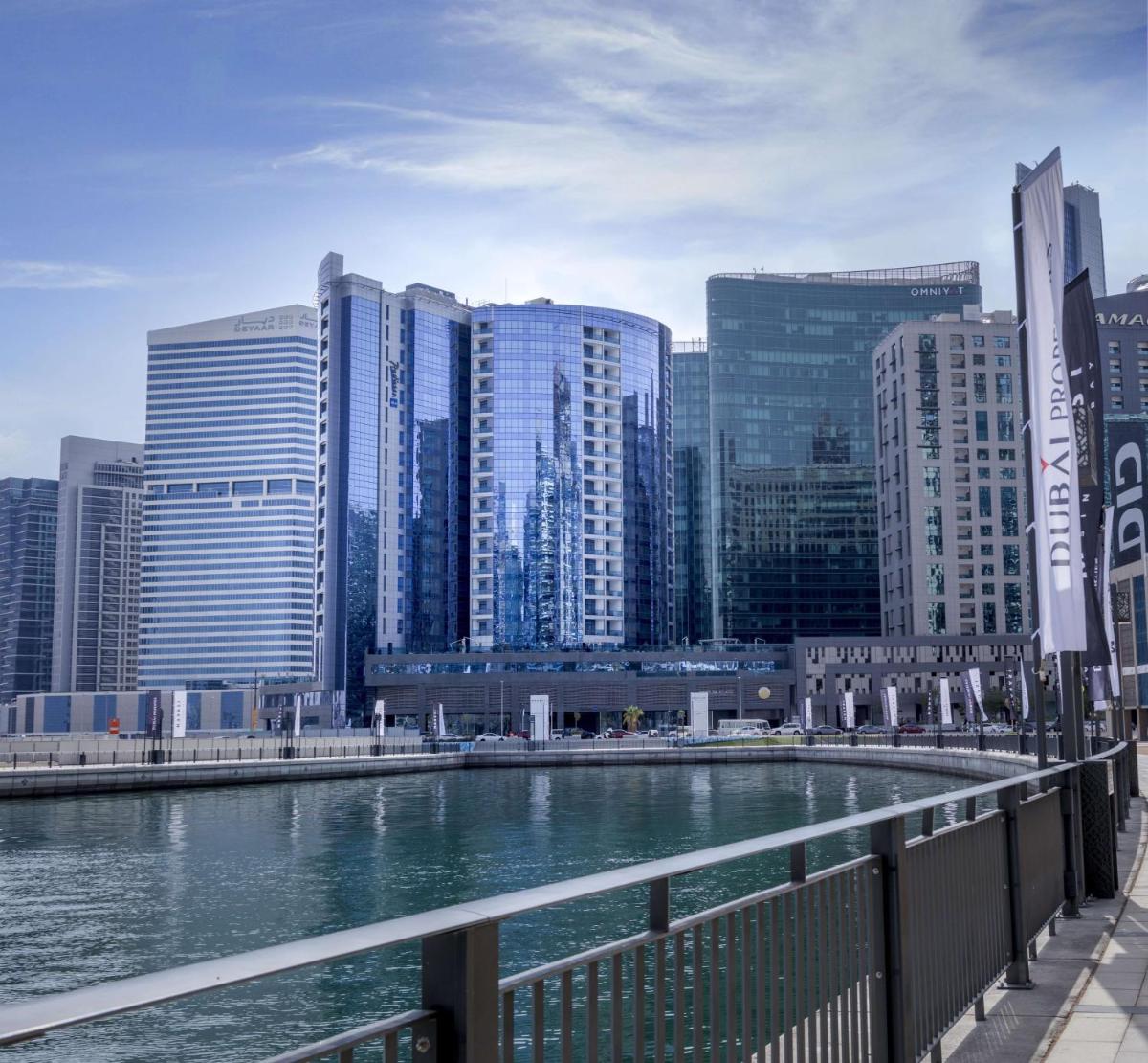 Radisson Blu Hotel, Dubai Waterfront - Housity