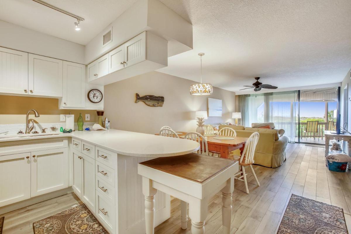 OceanFront Bliss: Night of Lights Getaway! - Housity