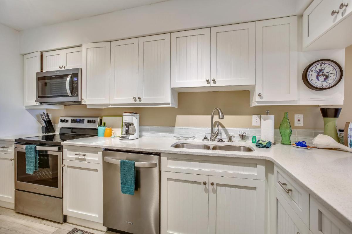 OceanFront Bliss: Night of Lights Getaway! - Housity