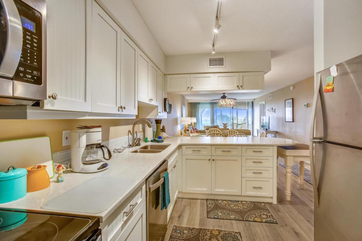 OceanFront Bliss: Night of Lights Getaway! - Housity