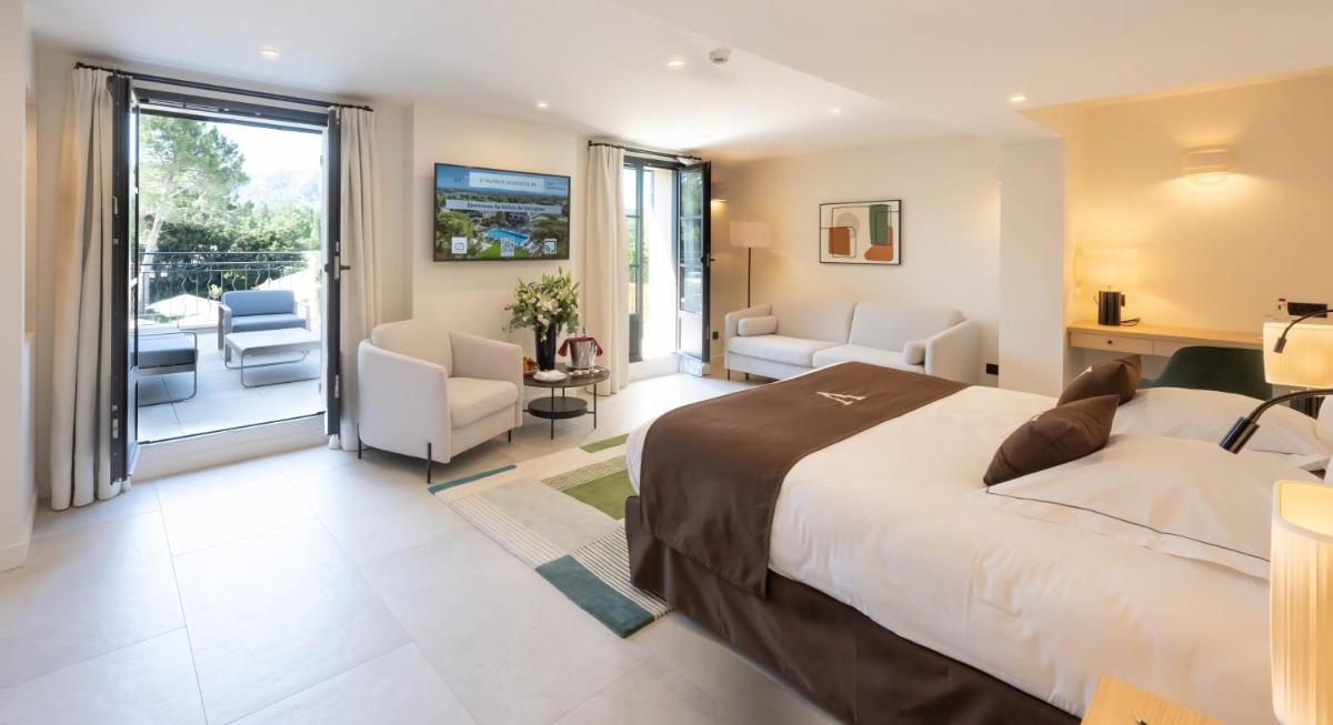 Un ou plusieurs lits dans un hébergement de l'établissement Le Vallon de Valrugues Hotel Spa & Villas
