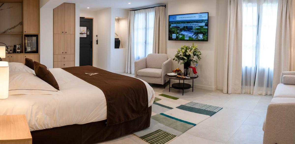 Un ou plusieurs lits dans un hébergement de l'établissement Le Vallon de Valrugues Hotel Spa & Villas