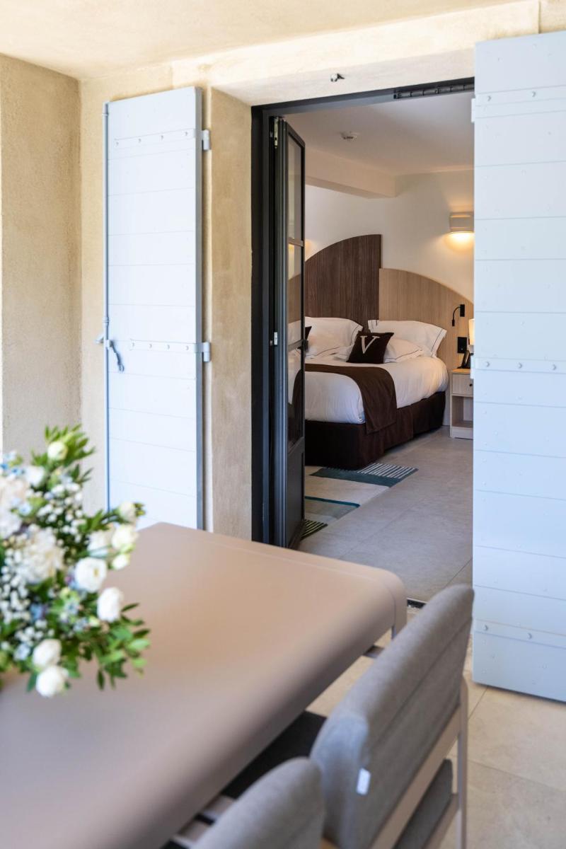 Un ou plusieurs lits dans un hébergement de l'établissement Le Vallon de Valrugues Hotel Spa & Villas