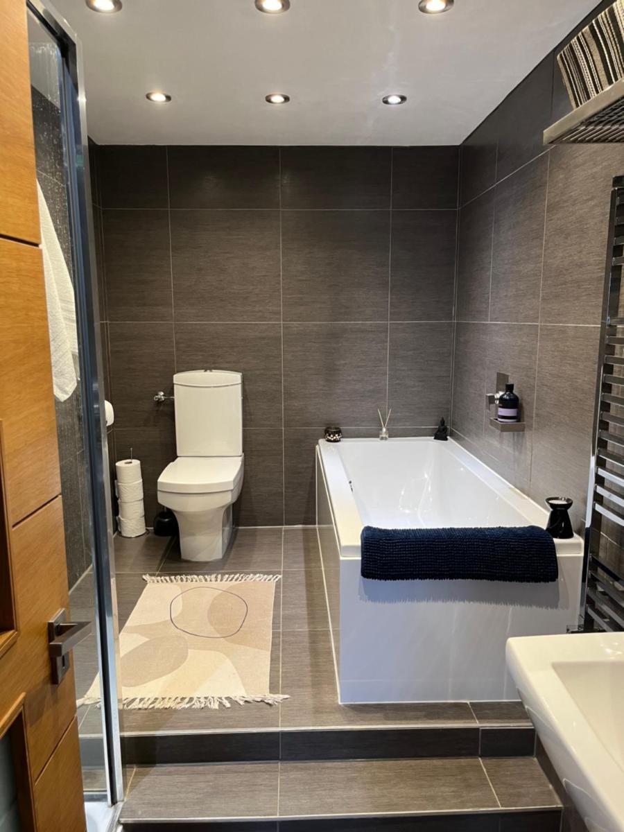 Beautiful double room with private bathroom - Housity