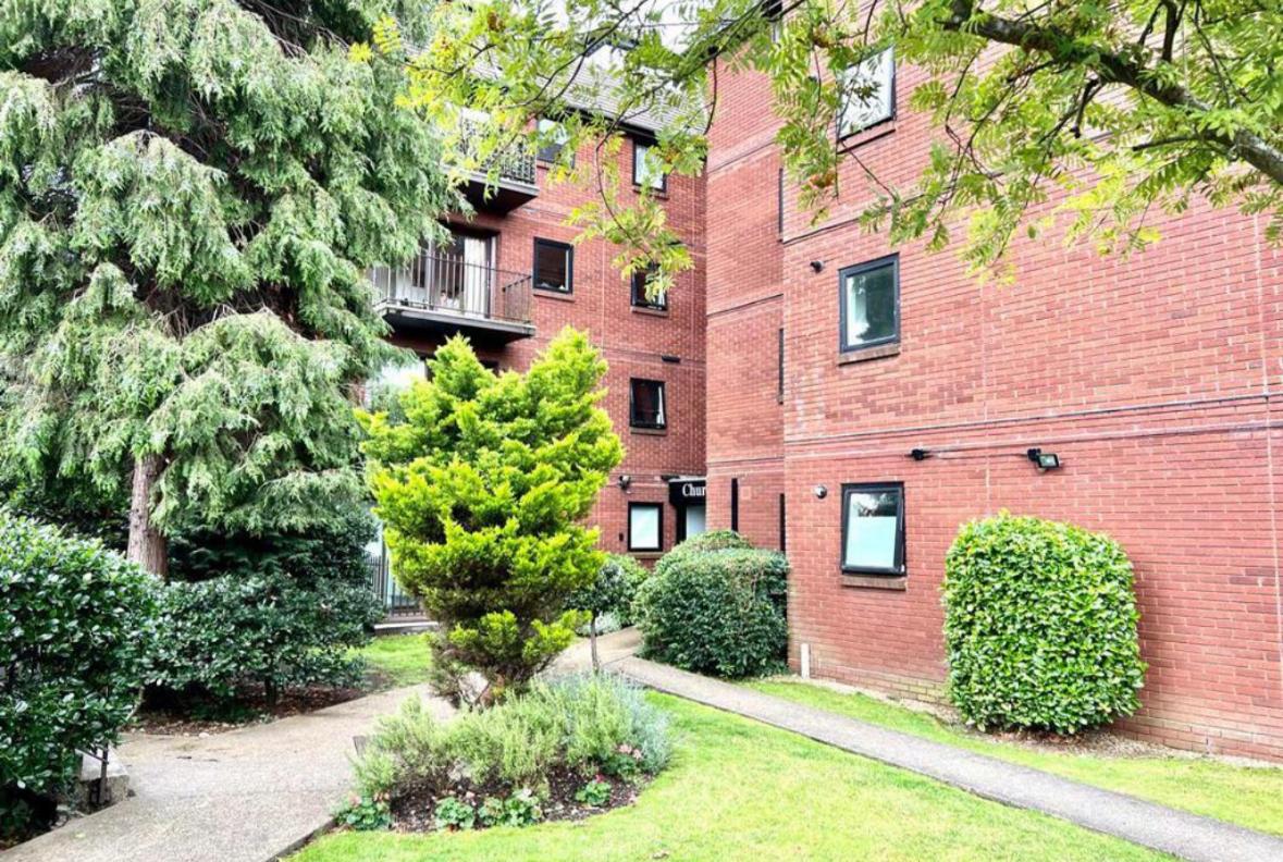 Beautiful double room with private bathroom - Housity