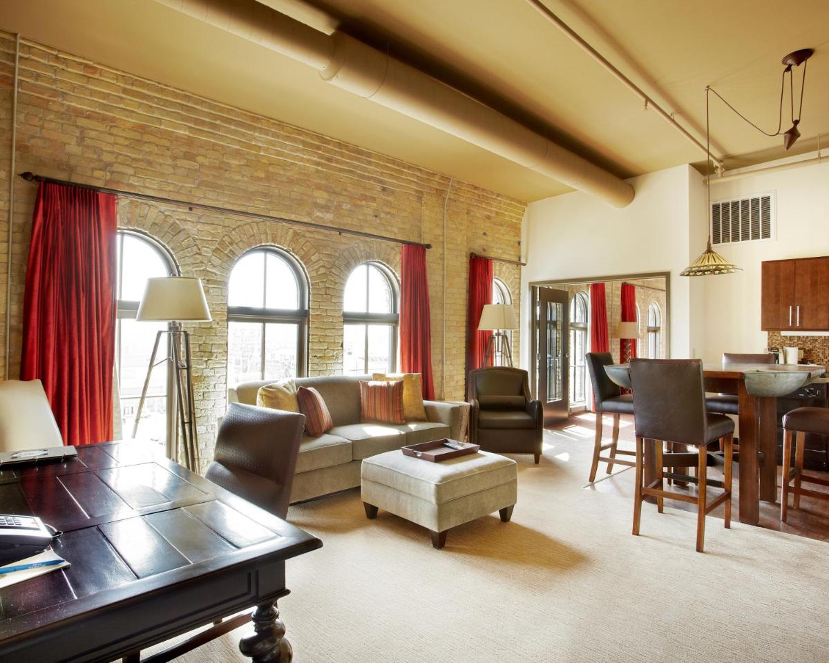 Brewhouse Inn and Suites - Housity