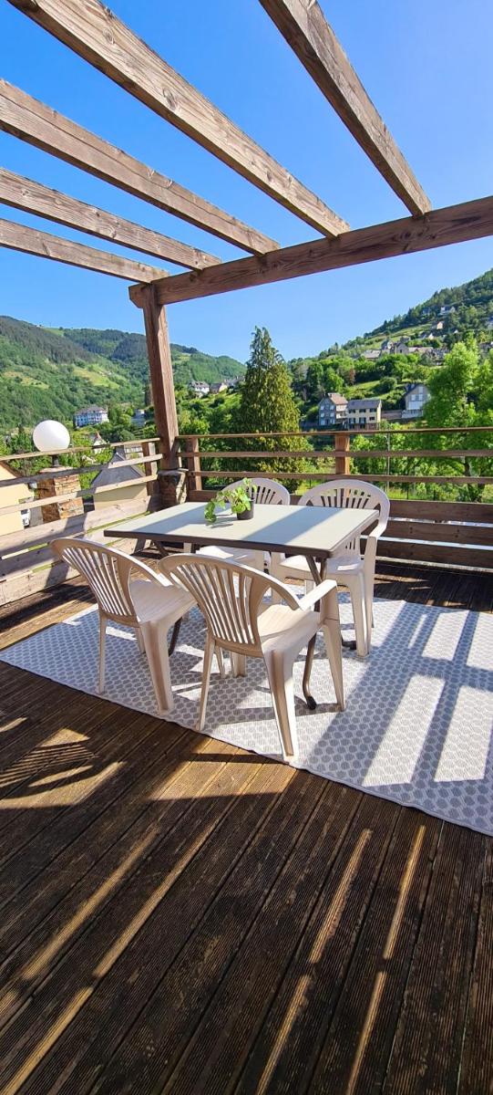 Balcon ou terrasse dans l'établissement Résidence Goélia Les Gorges de la Truyère
