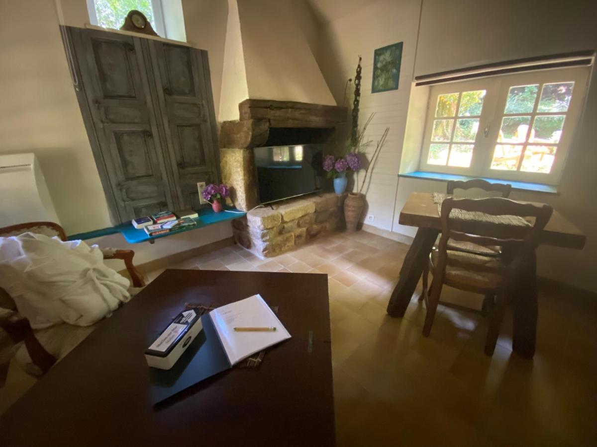 Cuisine ou kitchenette dans l'établissement Les Moulins Du Duc ÉCOLODGE