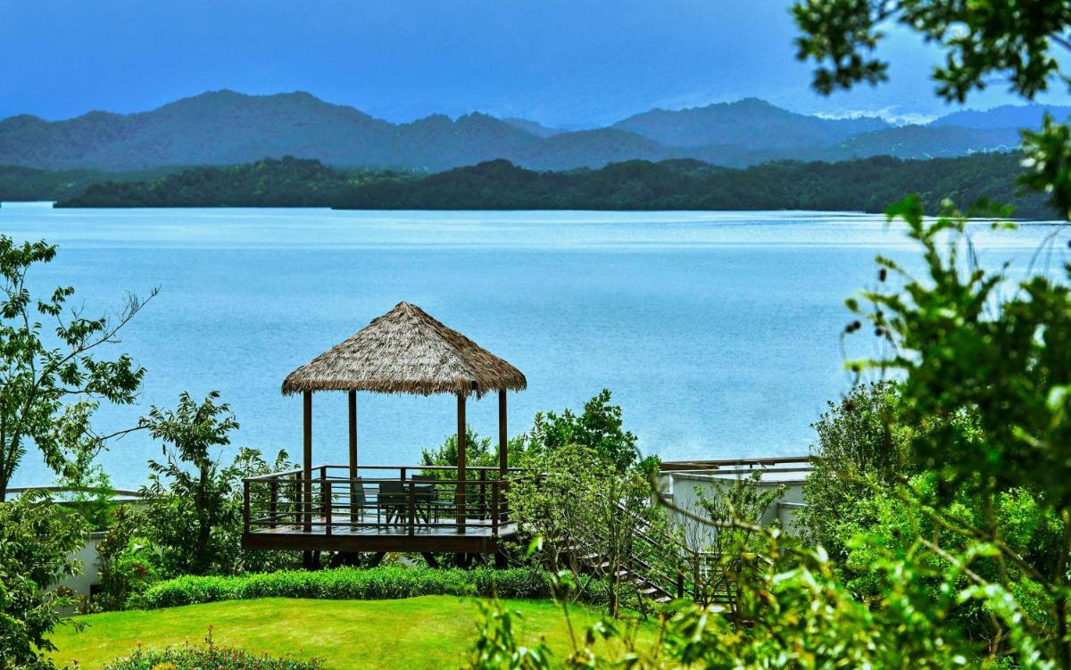 Suitetrails - Lushan West Sea Resort, Curio Collection by Hilton