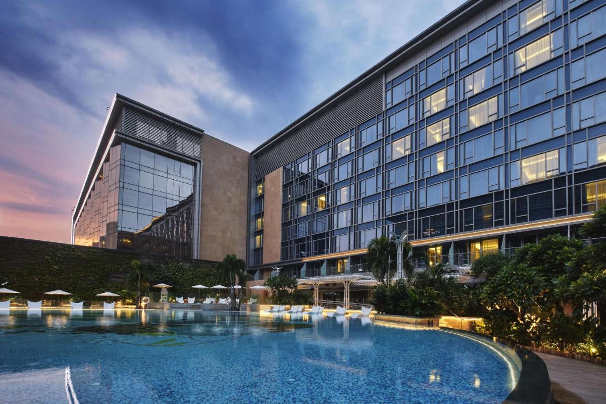 Hilton Manila - Housity