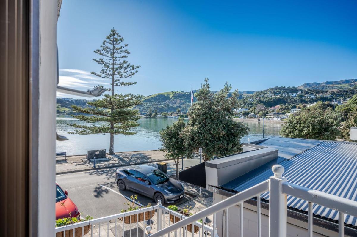 Maison de la Mei - Akaroa Deluxe Upstairs Unit - Housity