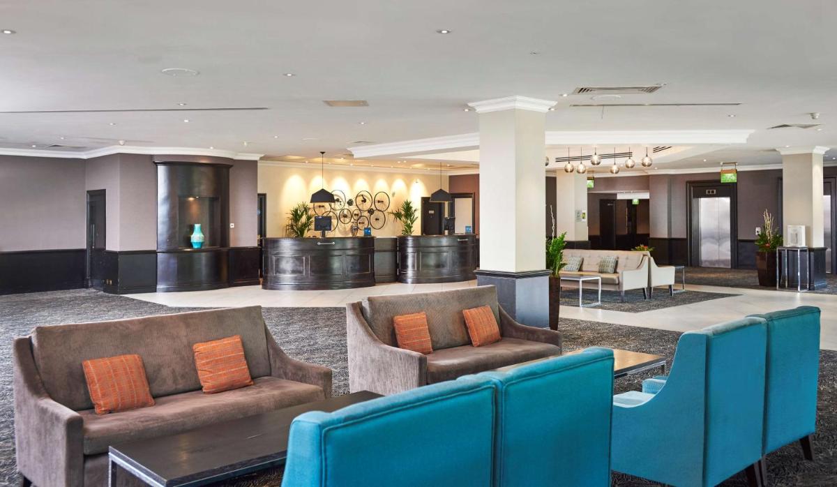 DoubleTree by Hilton Coventry - Housity