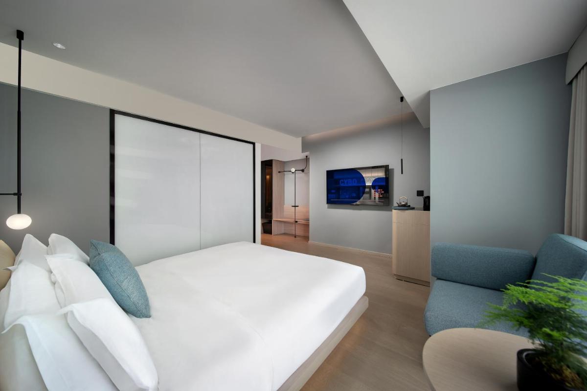 CYBO Station Luohu Shenzhen - Housity