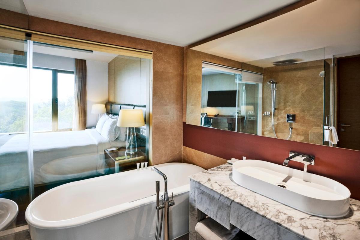 Hilton Garden Inn Lucknow - Housity