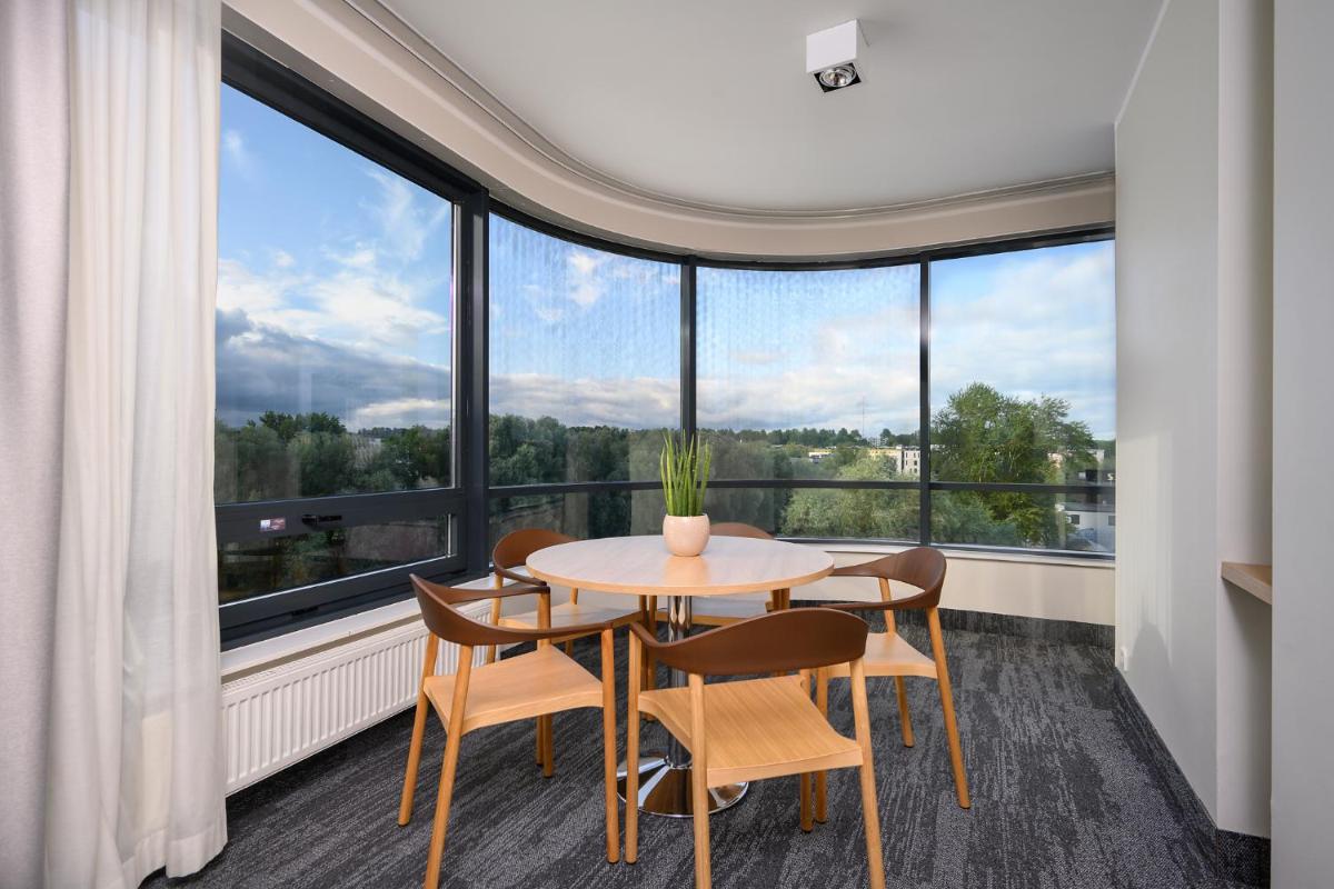 Dorpat Hotel - Housity