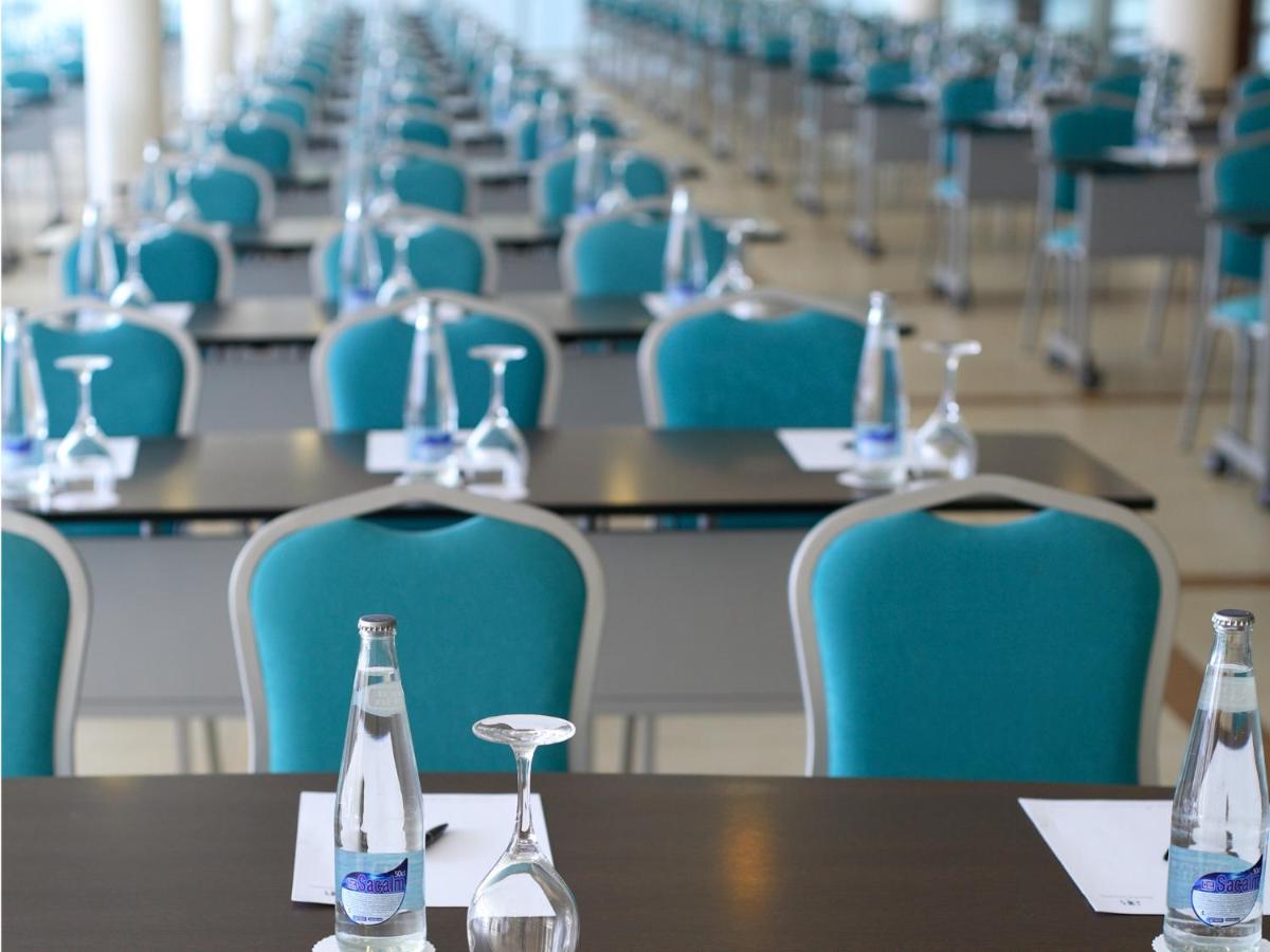 Zona business o sala de conferencias en AR Diamante Beach & SPA Hotel 4 SUP