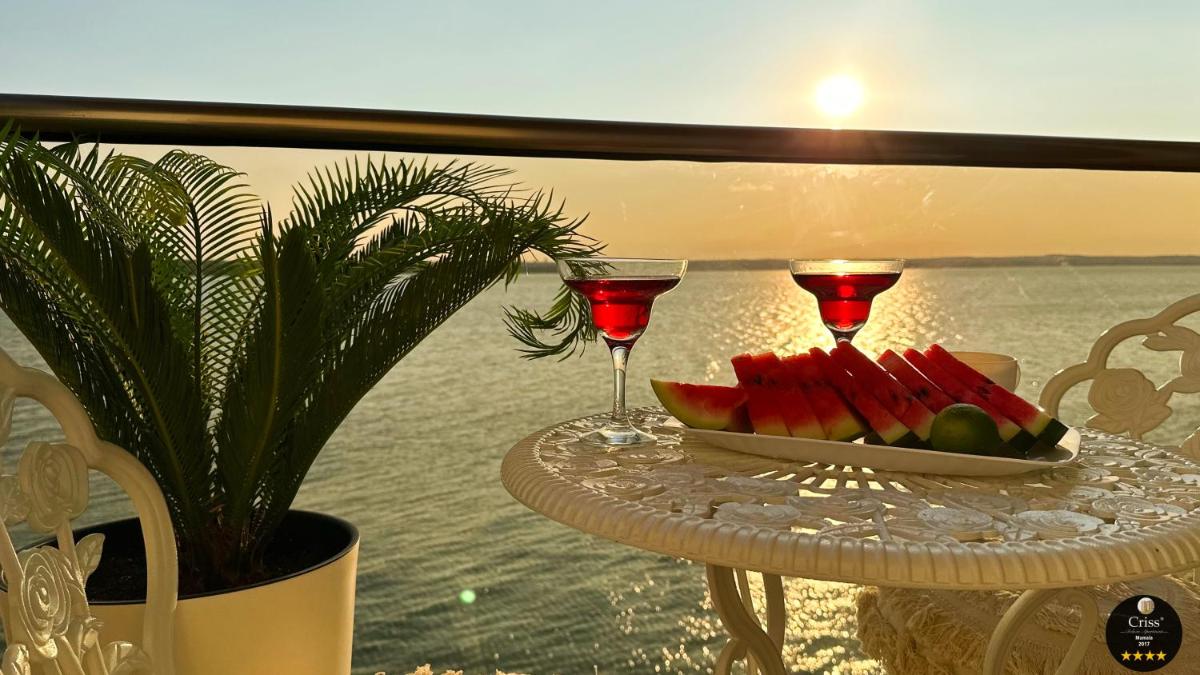 Deluxe Criss Solid Residence Mamaia - Housity
