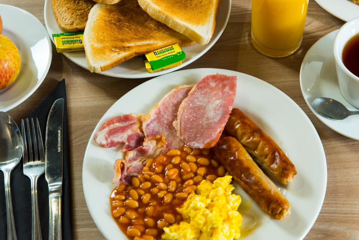 Holiday Inn Express Leeds City Centre - Armouries, an IHG Hotel - Housity