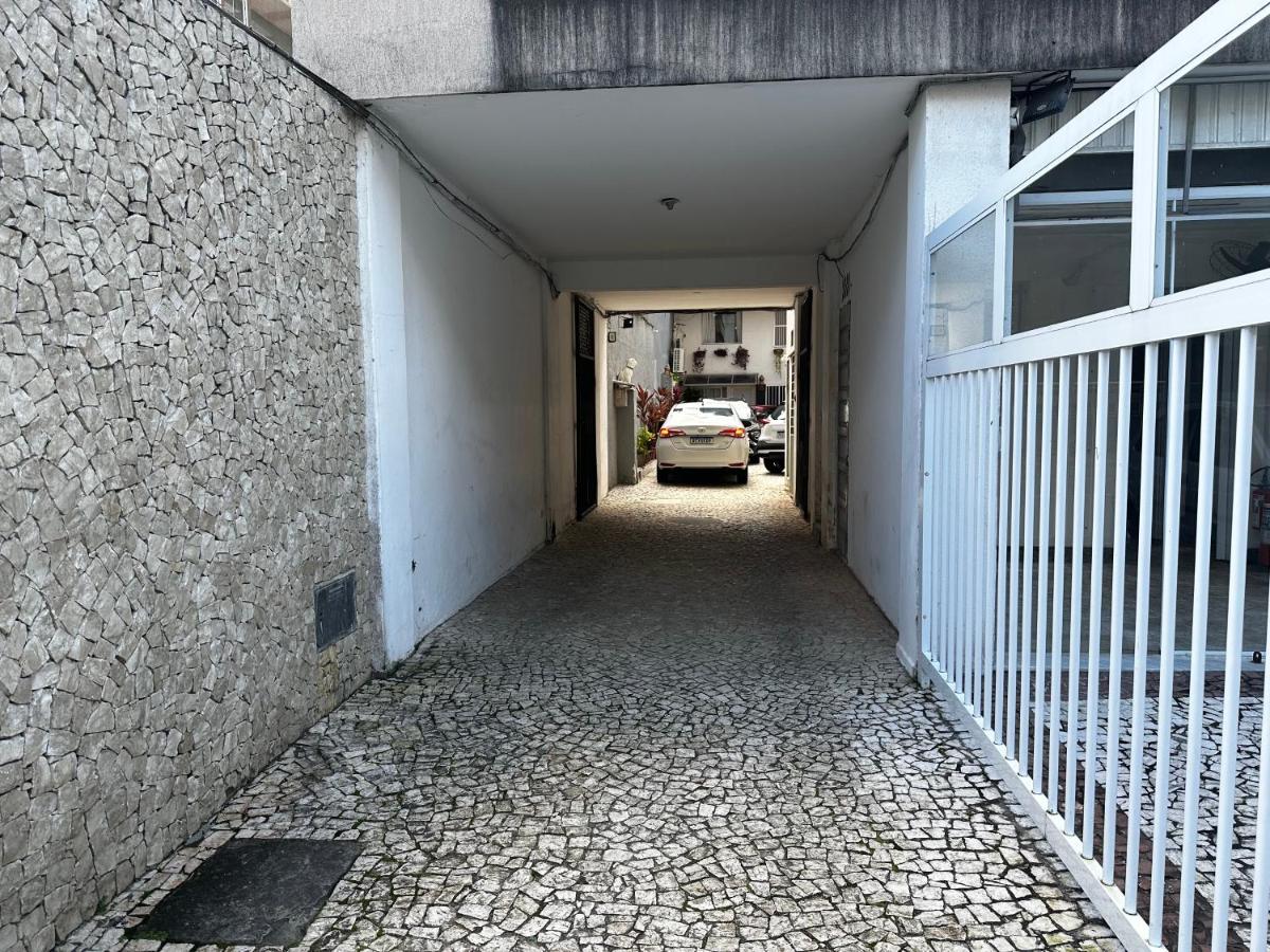 DerSalvador Emporio Barra Studios - Housity