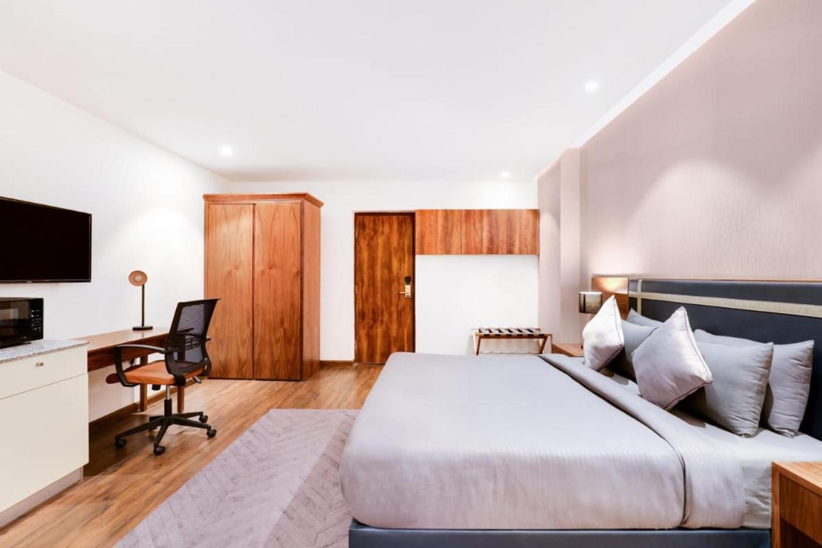 Ultra Luxury Studio Apartment Elegant In Style - Housity