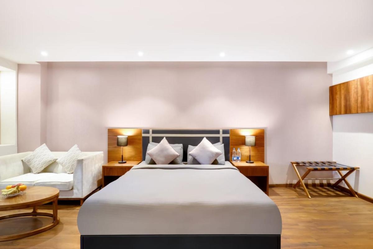 Ultra Luxury Studio Apartment Elegant In Style - Housity