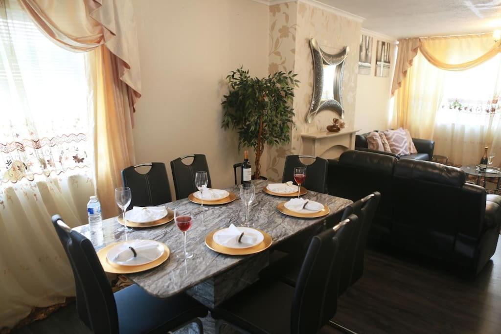 Luxurious Bedworth Exhall, House - Housity