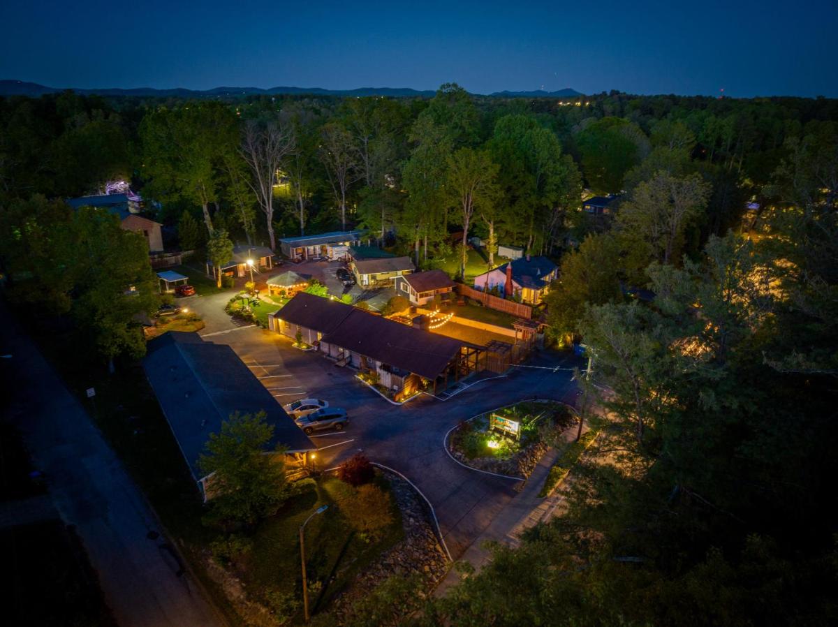 CedarWood Inn - Housity