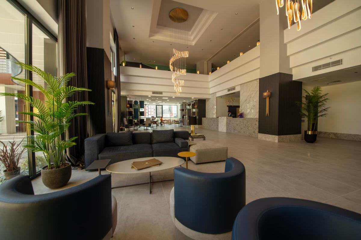 Suitetrails - V Center Hotel