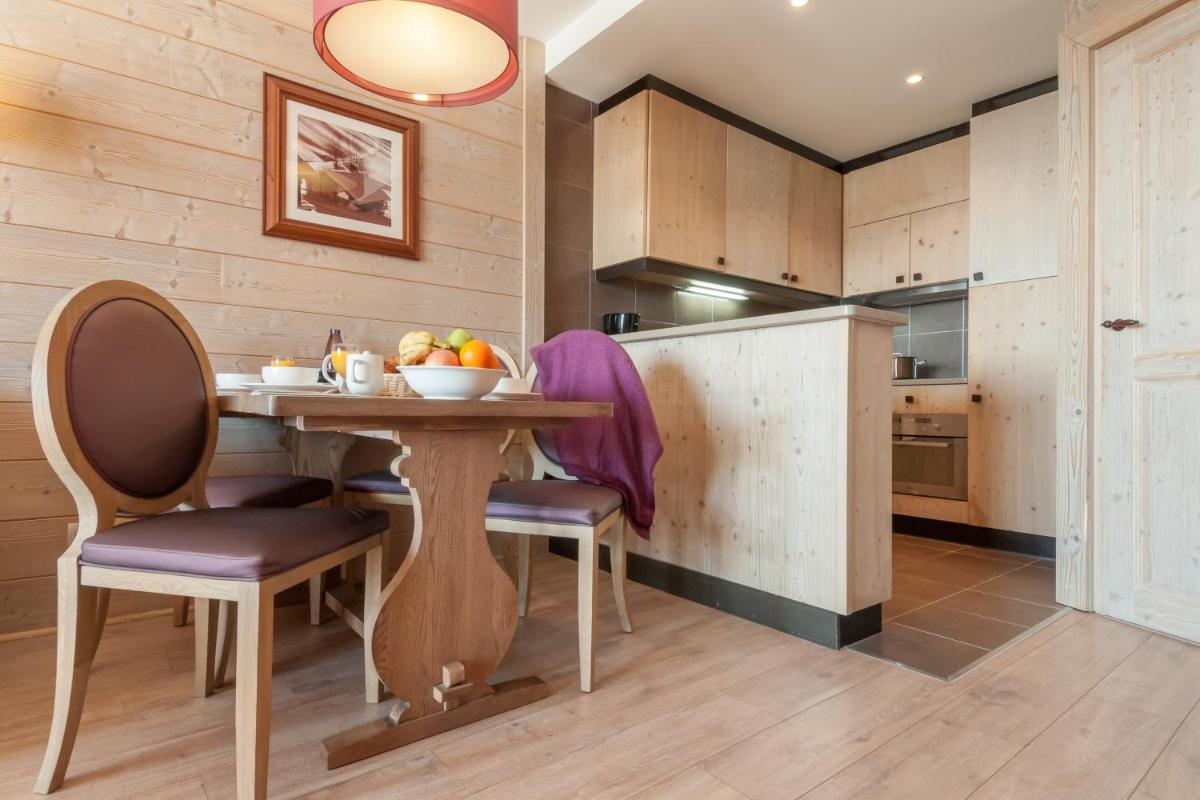 Cuisine ou kitchenette dans l'établissement Résidence Pierre & Vacances Premium L'Amara