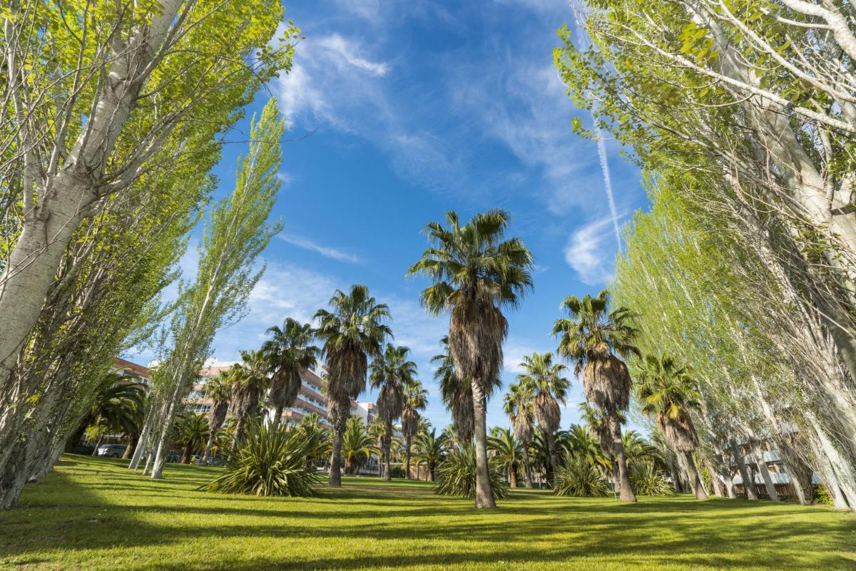 Jardín al aire libre en Aparthotel Costa Encantada