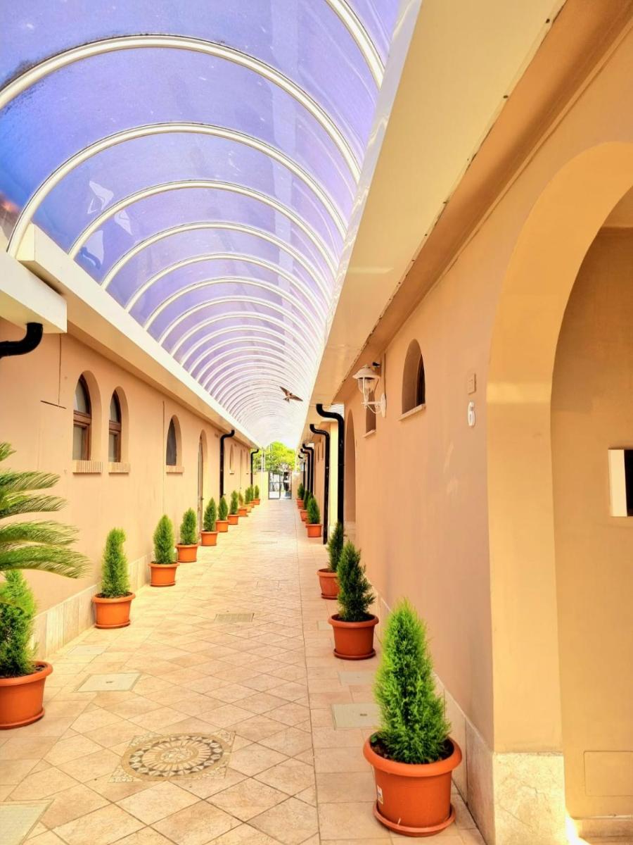Il Cavaliere - Housity