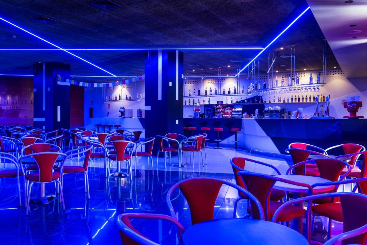 Imagen de la galería de Aparthotel Costa Encantada, en Lloret de Mar