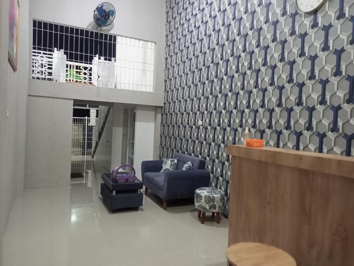 Penginapan Lamban Queens Kamar Double Bed Lantai Bawah - Housity