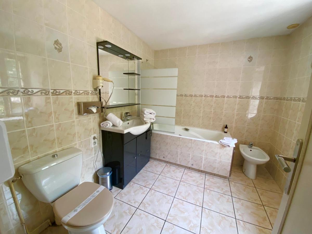 Salle de bains dans l'établissement Les Moulins Du Duc ÉCOLODGE
