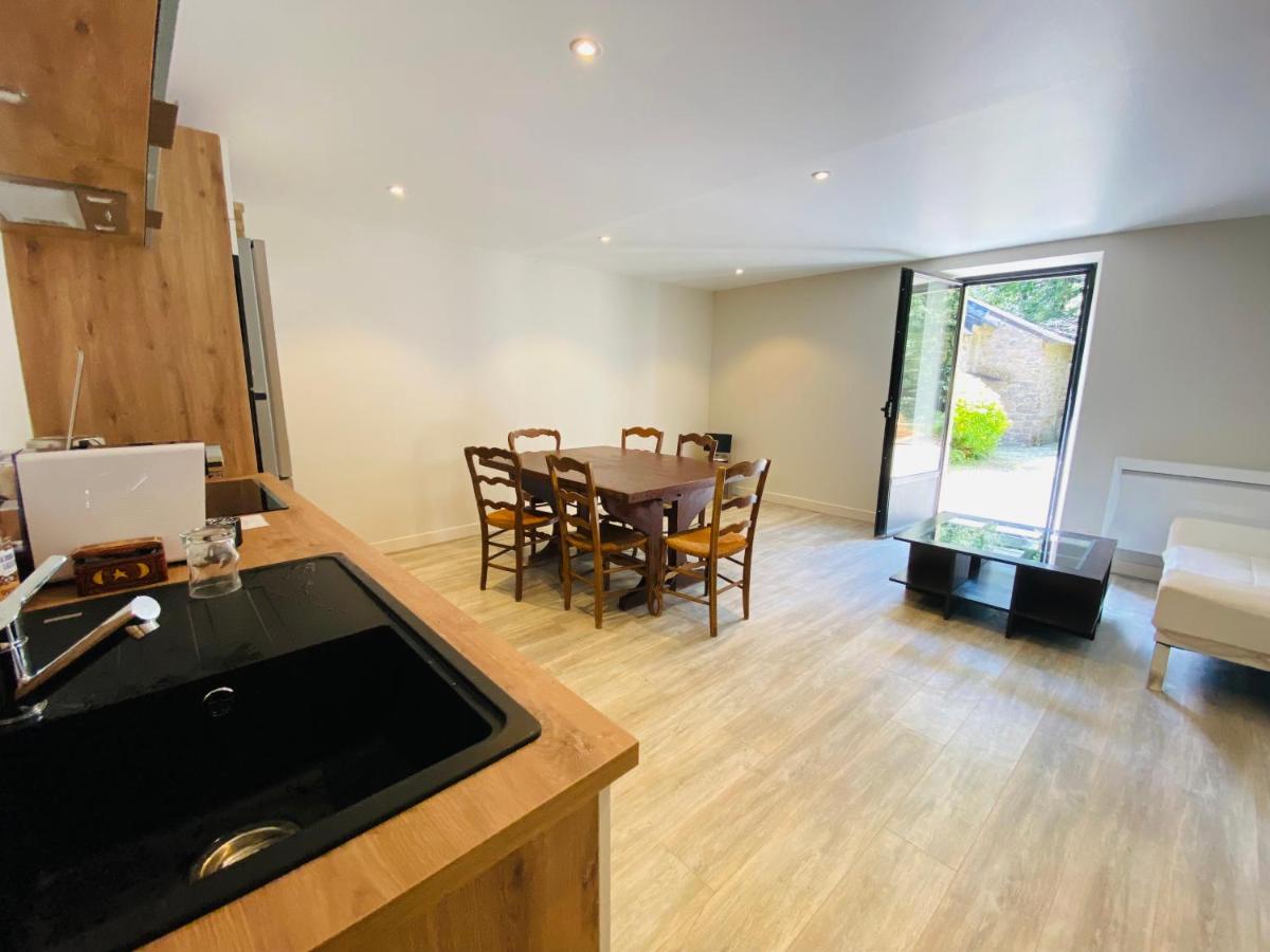 Cuisine ou kitchenette dans l'établissement Les Moulins Du Duc ÉCOLODGE