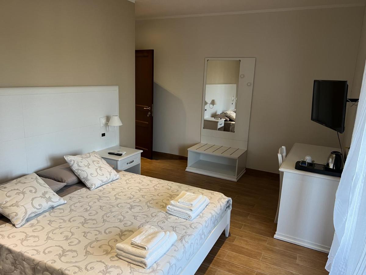 Le Pavoncelle - Housity