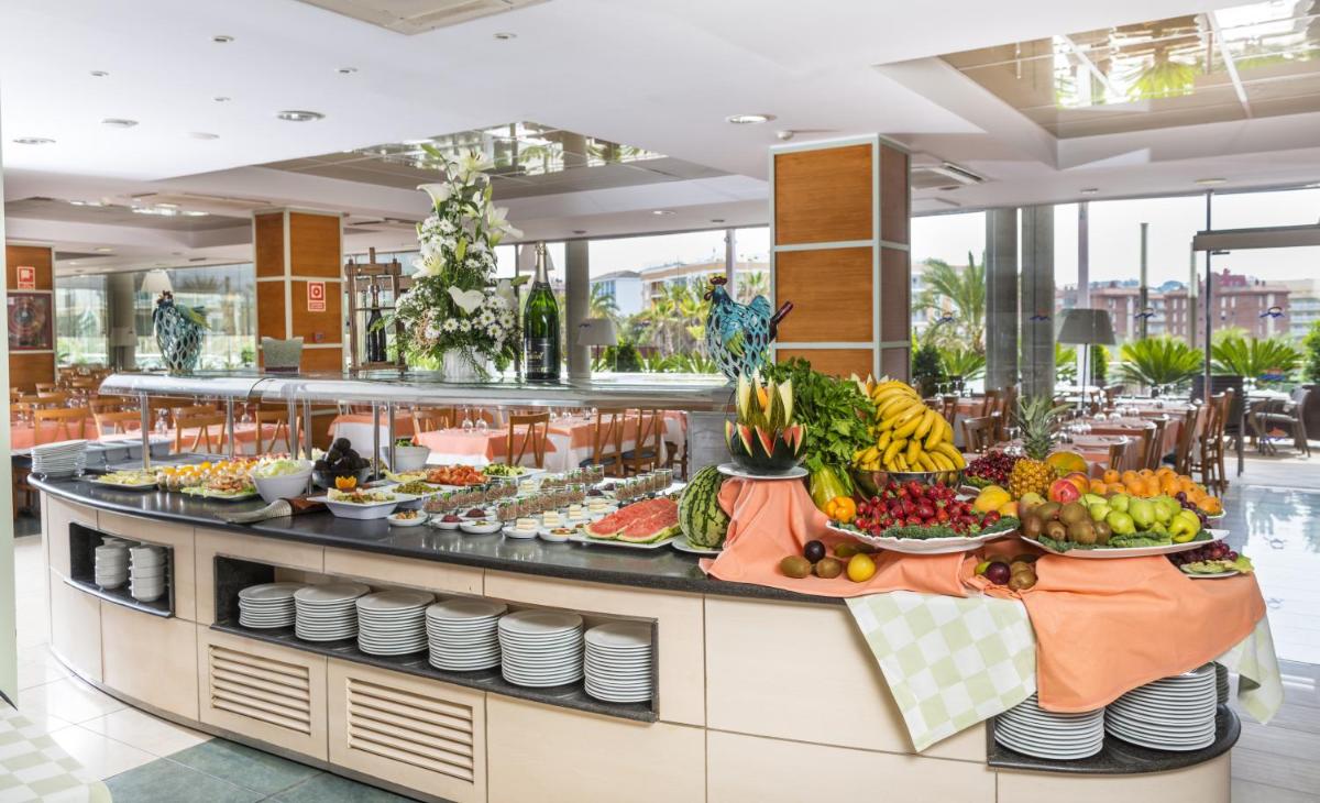 Comida en o cerca de este hotel