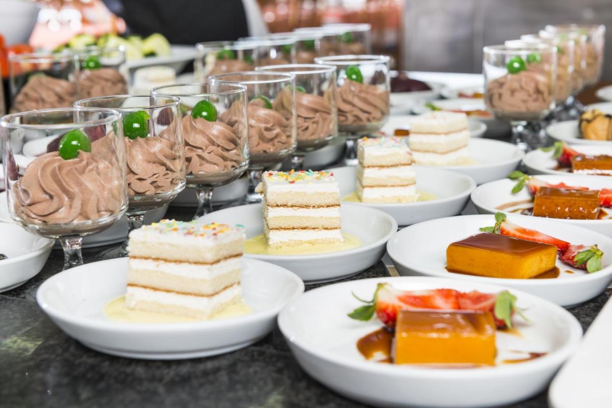 Comida en o cerca de este hotel