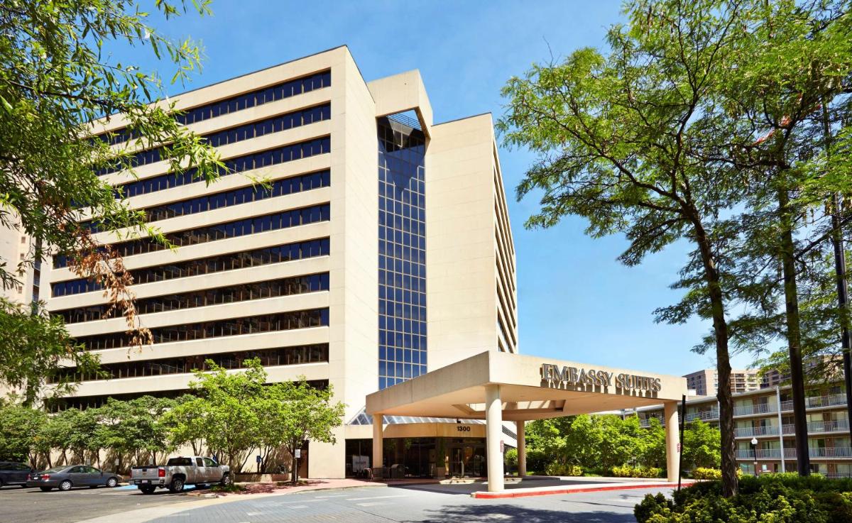 Embassy Suites by Hilton Crystal City National Airport - Housity