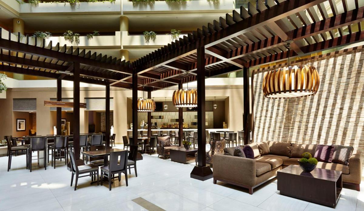 Embassy Suites by Hilton Crystal City National Airport - Housity
